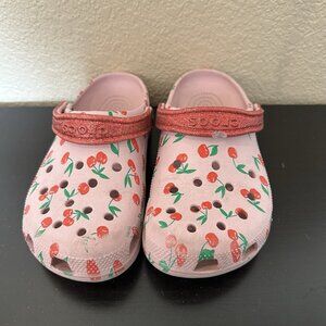 Crocs Cherries Pink Red Glitter Classic Food Print Clogs Sz 6J Kids Women’s Shoe